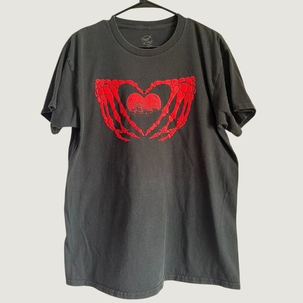 Neon Riot Red Skeleton Hands Heart‎ Graphic T-Shirt Black Size Large